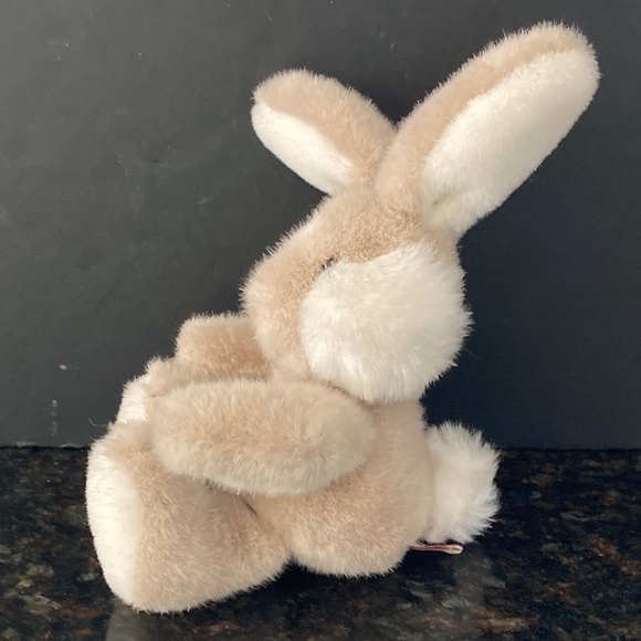 GUND, Inc. Plush Sitting Bunny Rabbit With Puffy Cheeks and Fluffy Tail/1984/NEW - Picture 2 of 7
